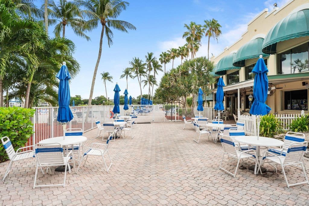 2+1 Condo — 9470 Live Oak Place #204