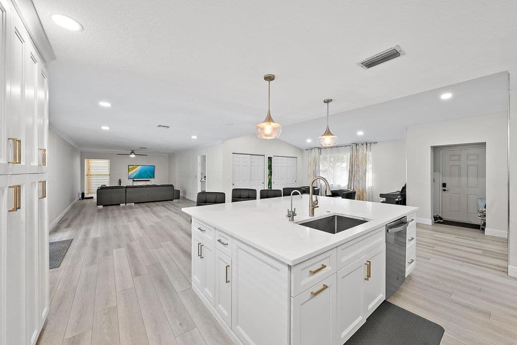 4-bedroom Single-Family Home — 16338 Alexander Run