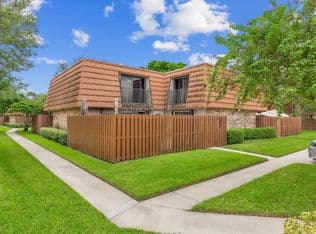 2-bedroom Townhouse — 4065 WIMBLEDON Drive, Cooper City, 33026