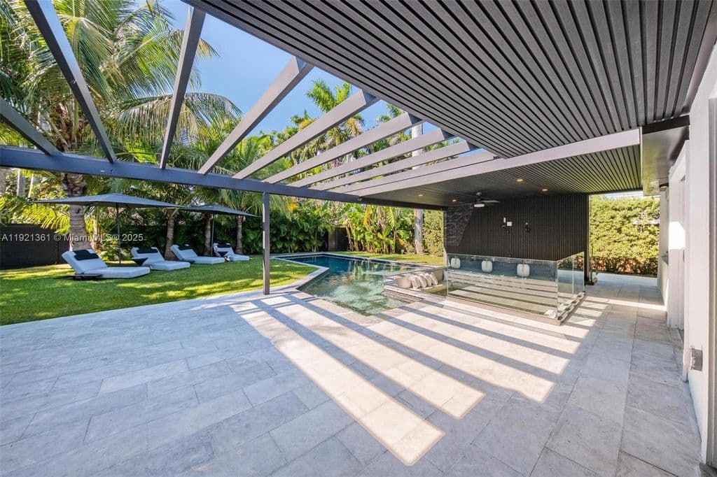 3+1 Müstakil ev — 10618 NE 11th Ct