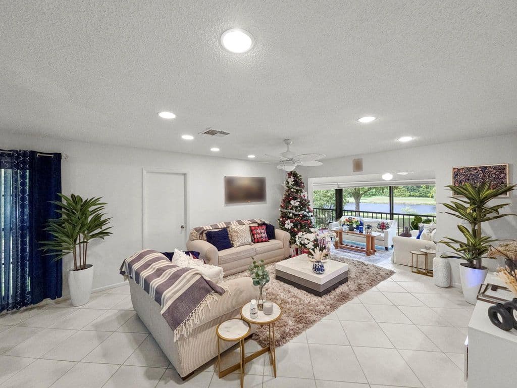 3+1 Condo — 9286 Vista Del Lago #35b