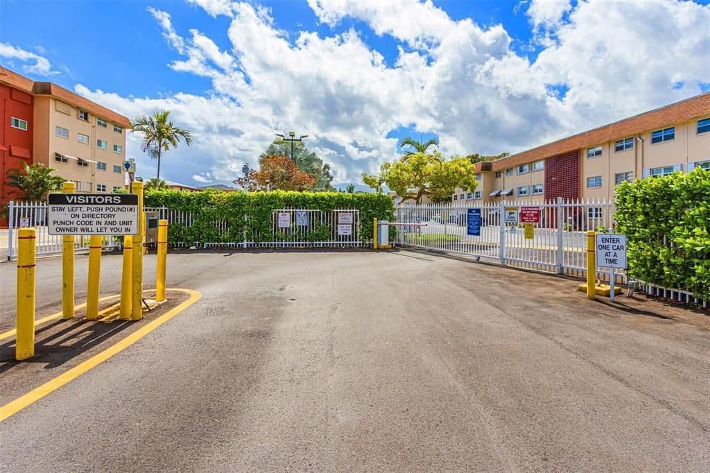 2+1 Condo — 5300 Washington Street #P131