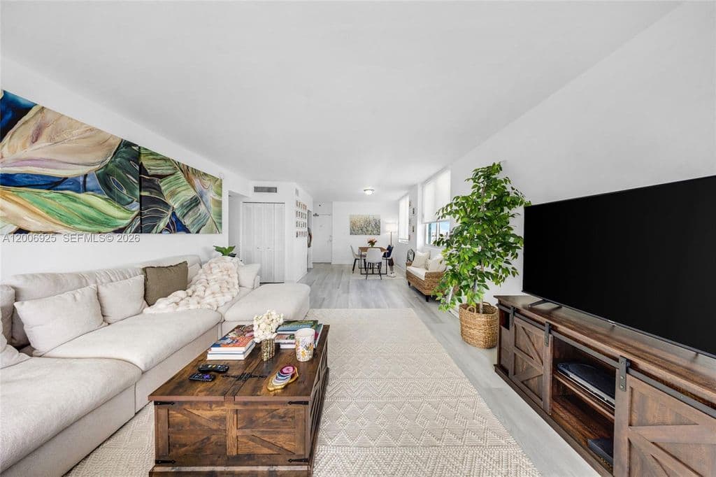 2+1 Condo — 1000 West Ave APT 702