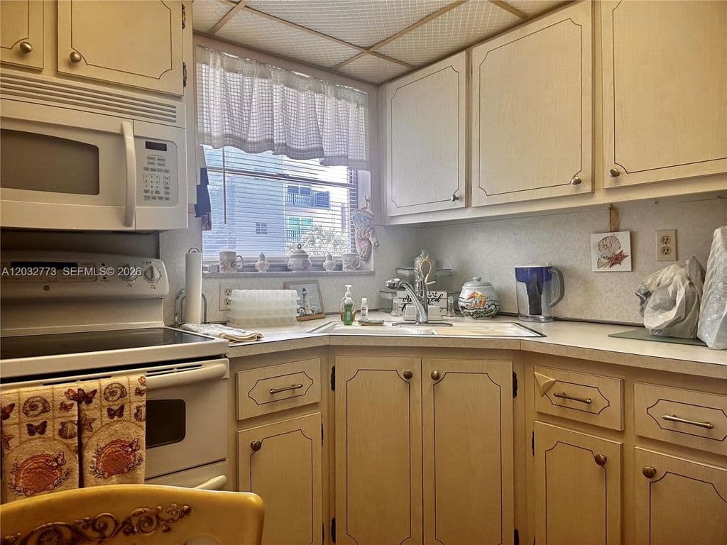 1+1 Condo — 1750 Jefferson St APT 303