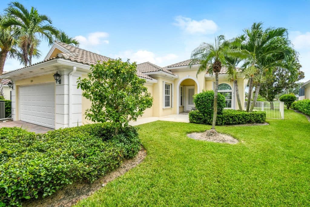 3+1 Müstakil ev — 1351 Saint Lawerence Drive