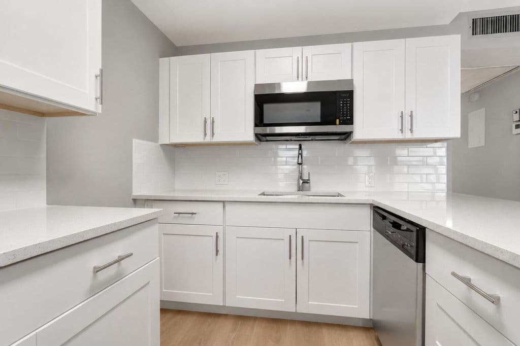2-bedroom Condo — 296 FANSHAW H