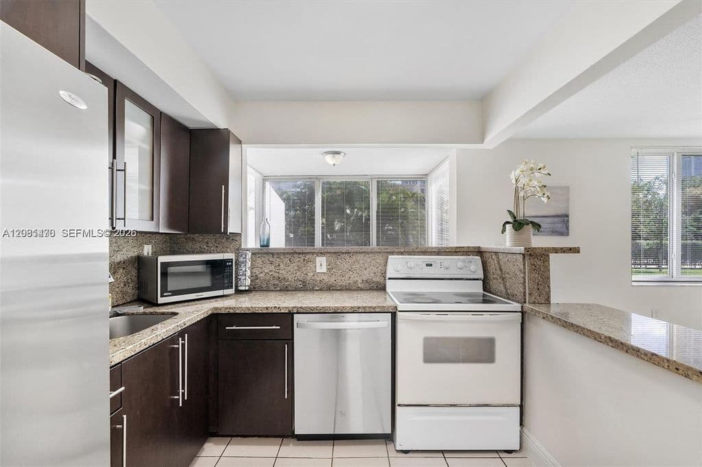 2-bedroom Condo — 250 180th Dr APT 158