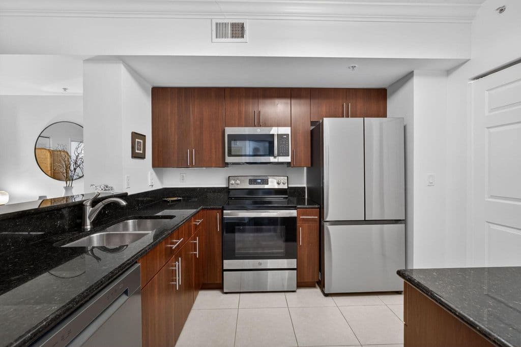 2+1 Condo — 4903 Midtown Lane #3203