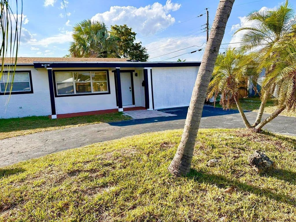 4-bedroom Single-Family Home — 601 NW 38th Street