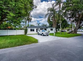 3+1 Müstakil ev — 13501 NE Miami Ct, Miami, 33161