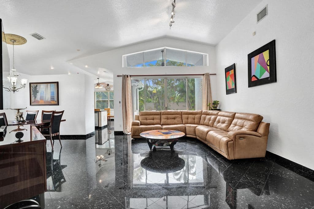 3+1 Müstakil ev — 3274 NW 22ND Avenue
