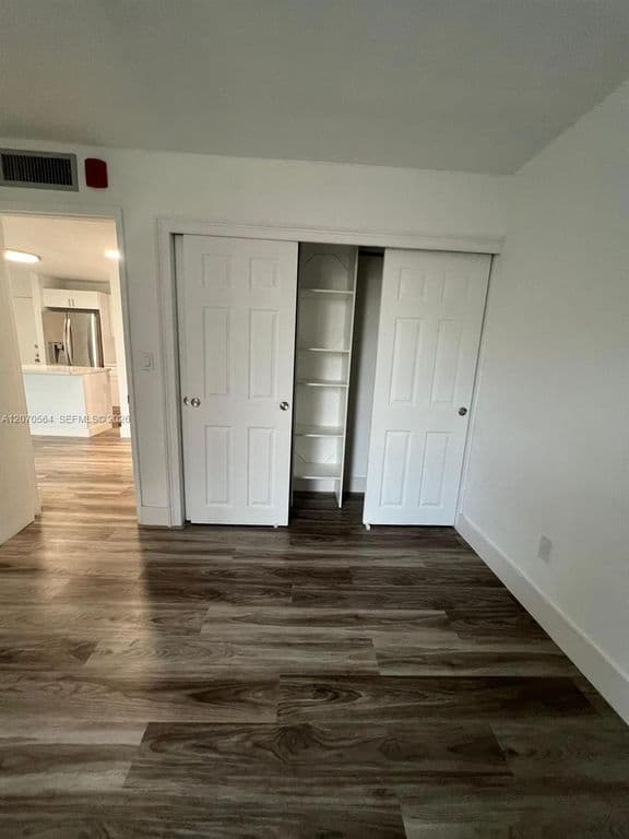 1+1 Condo — 310 Fontainebleau Blvd APT 204