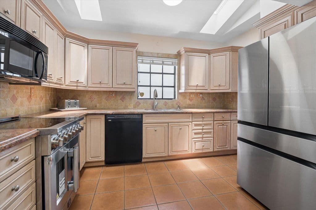 3-bedroom Single-Family Home — 325 Coconut Isle Drive