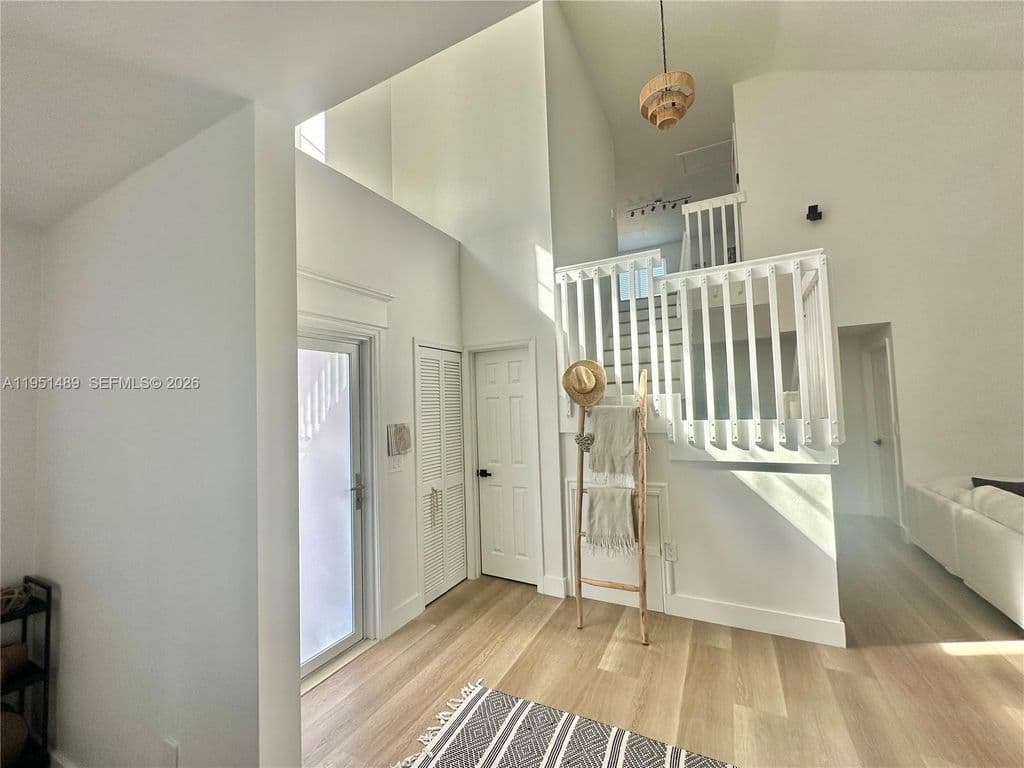 3+1 Müstakil ev — 18715 NW 1st St