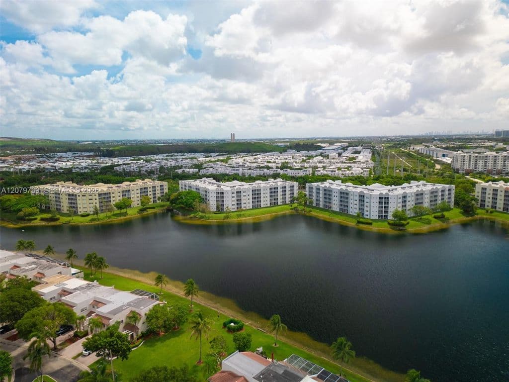 3-bedroom Condo — 10750 NW 66th St APT 102