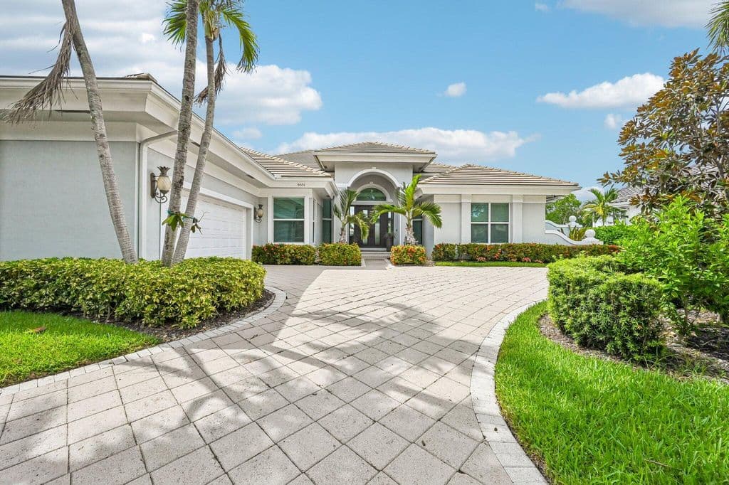 4-bedroom Single-Family Home — 8651 SE Somerset Island Way