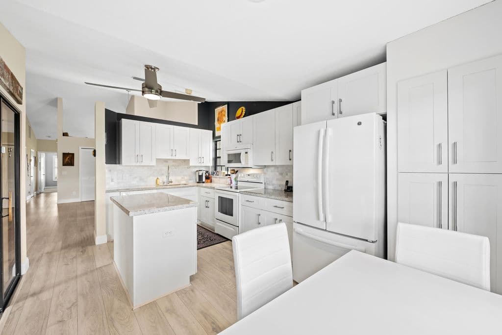3-bedroom Single-Family Home — 8209 WATERLINE Drive