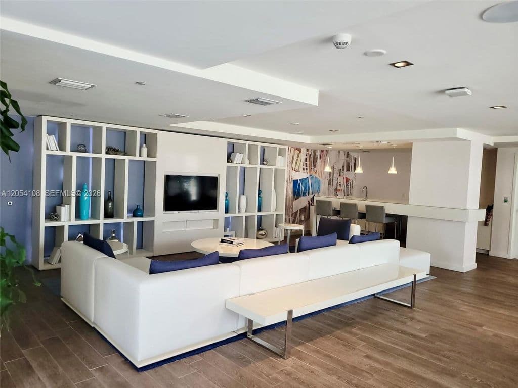 Condo — 4250 Biscayne Blvd APT 806