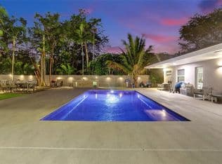 5+1 Müstakil ev — 2126 NE 187th St, North Miami Beach, 33179