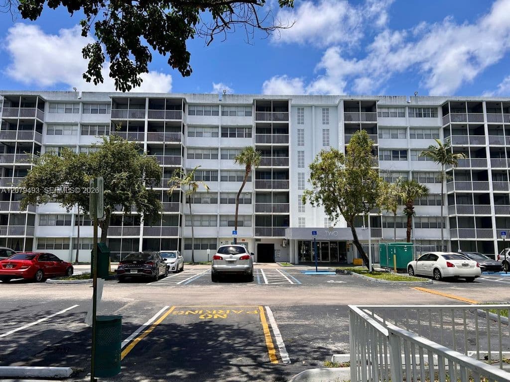 1-bedroom Condo — 700 NW 214th St APT 411