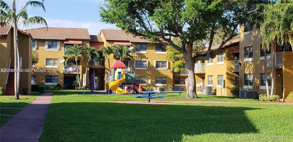 2+1 Condo — 15650 SW 80th St #F-207