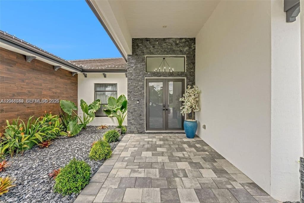5-bedroom Single-Family Home — 18261 SW 224th St