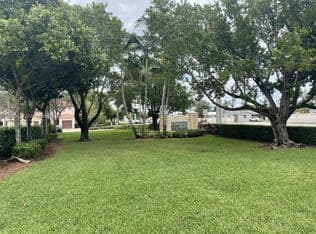 2+1 Townhouse — 8835 S Isles Cir, Fort Lauderdale, 33321
