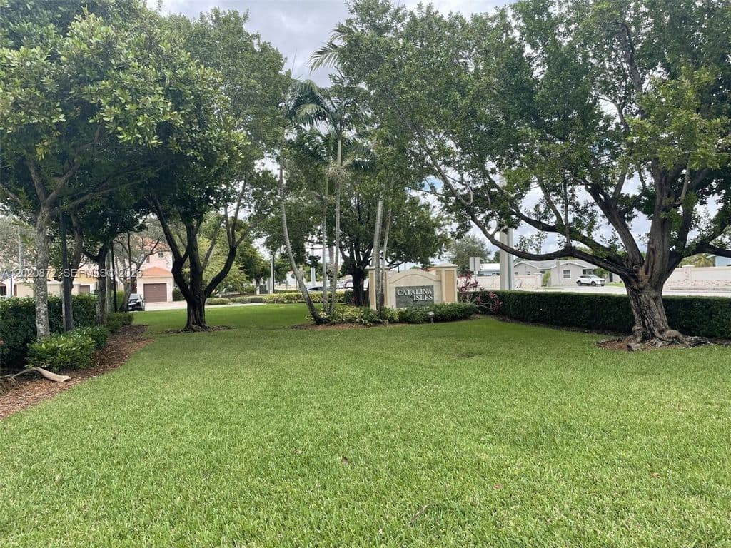 2+1 Mülk — 8835 S Isles Cir