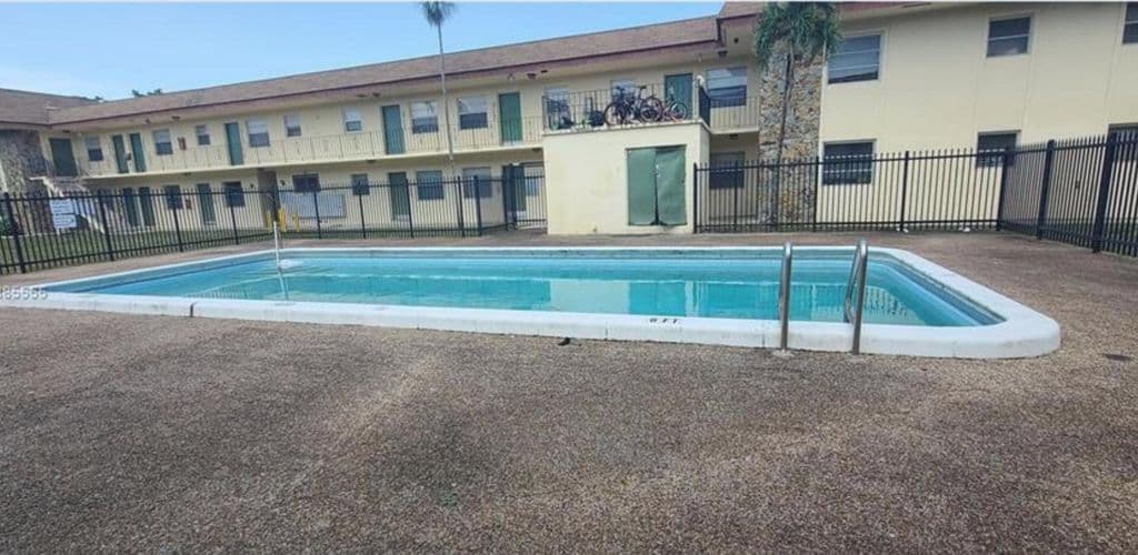 2+1 Condo — 4800 NW 24th Court #D214
