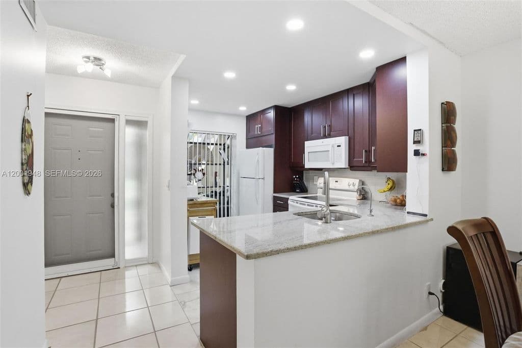 2+1 Condo — 2225 SW 15th St APT 223