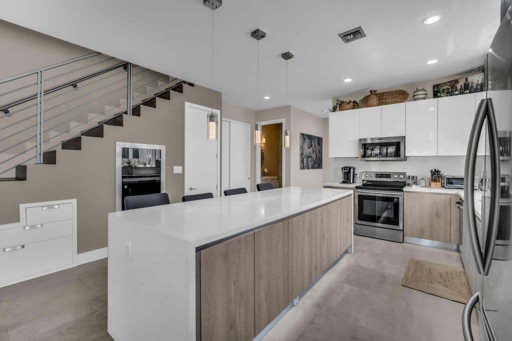 3-bedroom Property — 807 SW 7th Avenue