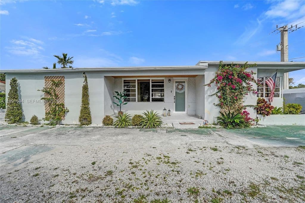 3+1 Müstakil ev — 1991 SW 62nd Ave