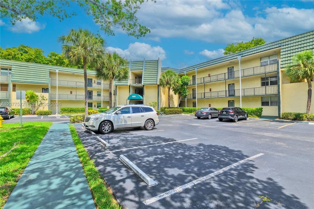 2-bedroom Condo — 9091 Lime Bay Blvd APT 211