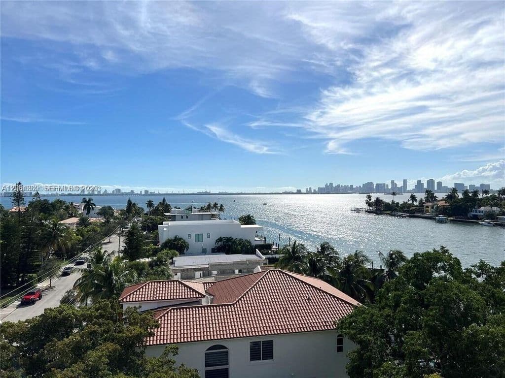 2+1 Condo — 1455 N Treasure Dr #Penthouse H