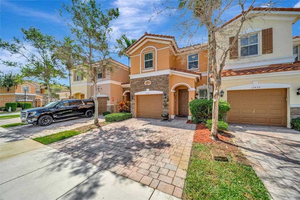 4-bedroom Property — 12434 NW Emerald Creek Mnr