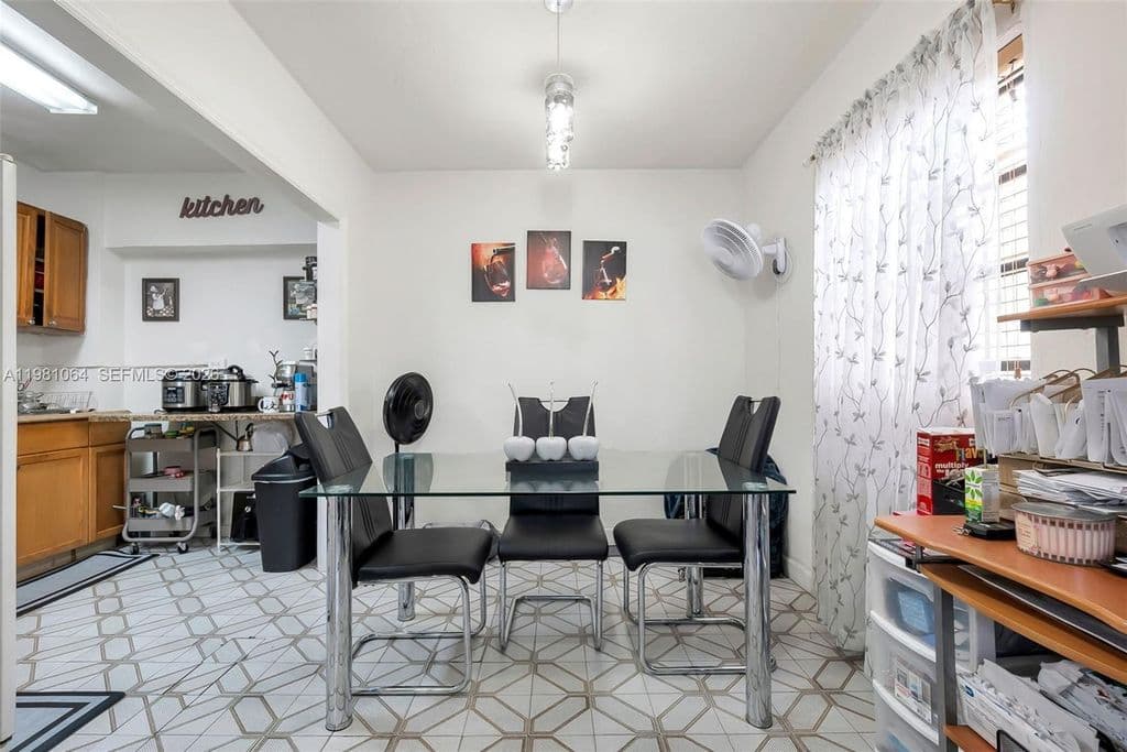 4+1 Müstakil ev — 3250 NW 14th Ter