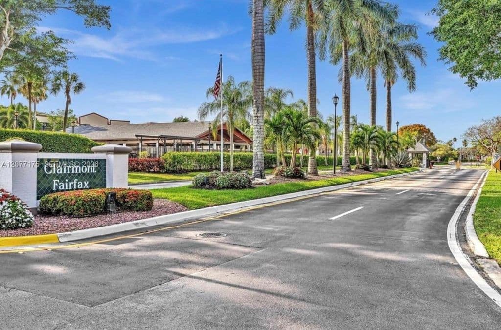 2+1 Condo — 10847 W Clairmont Cir #302