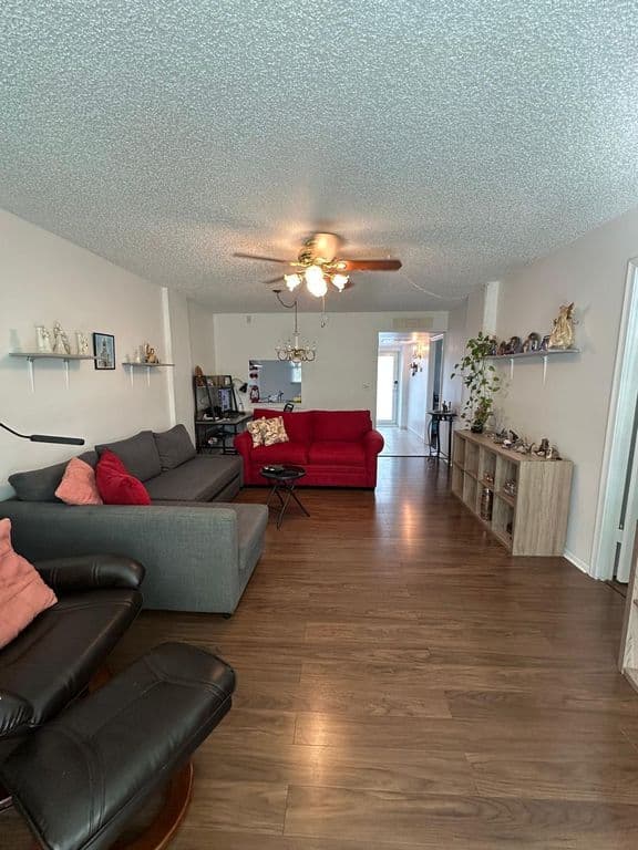 2-bedroom Condo — 115 Royal Pk Drive #2g