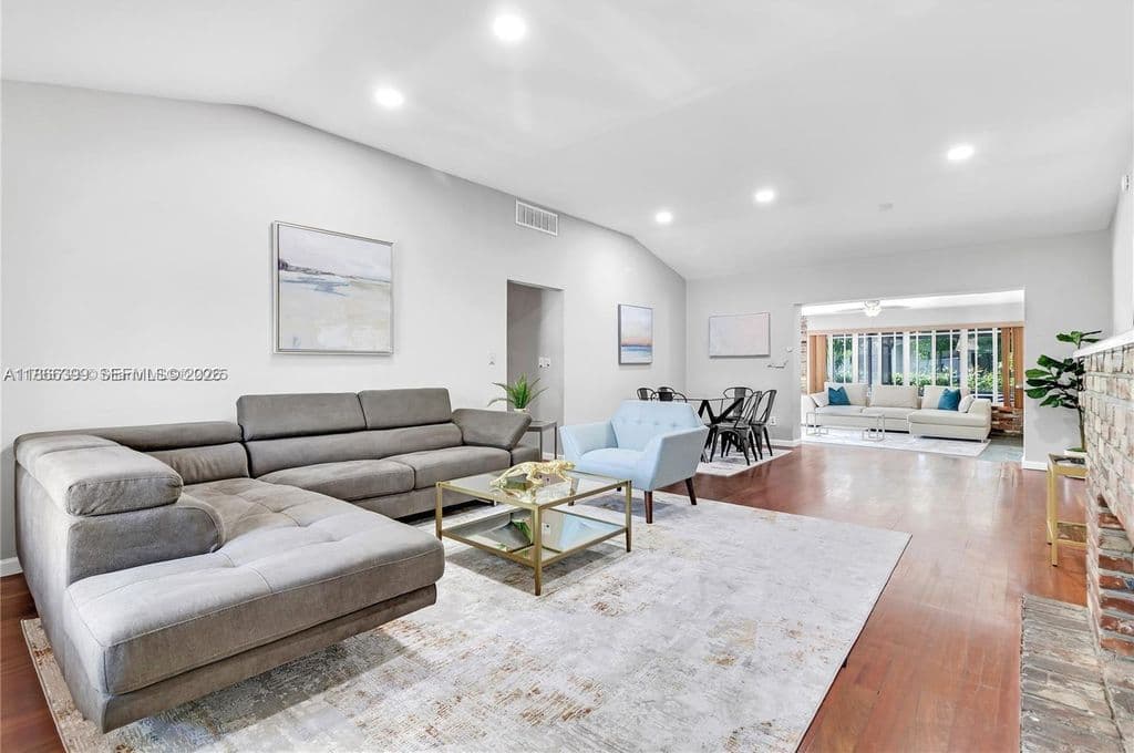 5-bedroom Single-Family Home — 460 NW 88th Ter