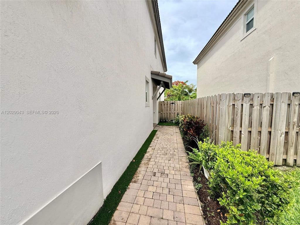 4-bedroom Single-Family Home — 2462 NW 131st Cir