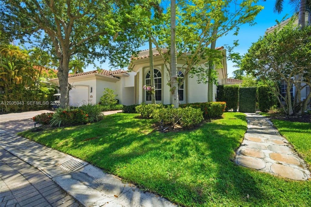 5-bedroom Single-Family Home — 1205 Seagull Ter