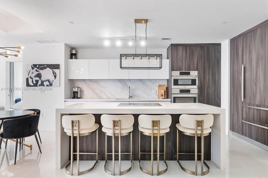 3+1 Condo — 851 NE 1st Ave Unit 1712