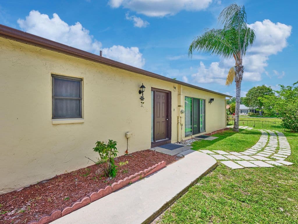 2-bedroom Single-Family Home — 5197 Minto Road