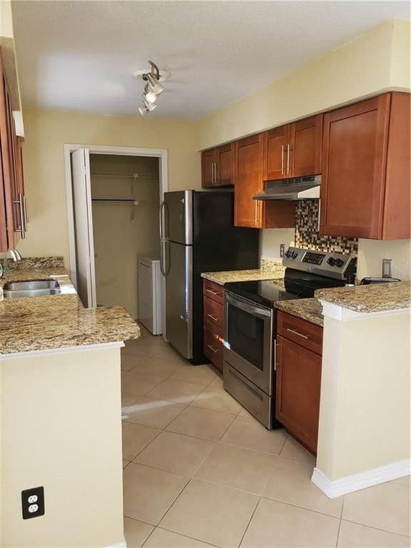 2+1 Condo — 833 RIVERSIDE Drive #824
