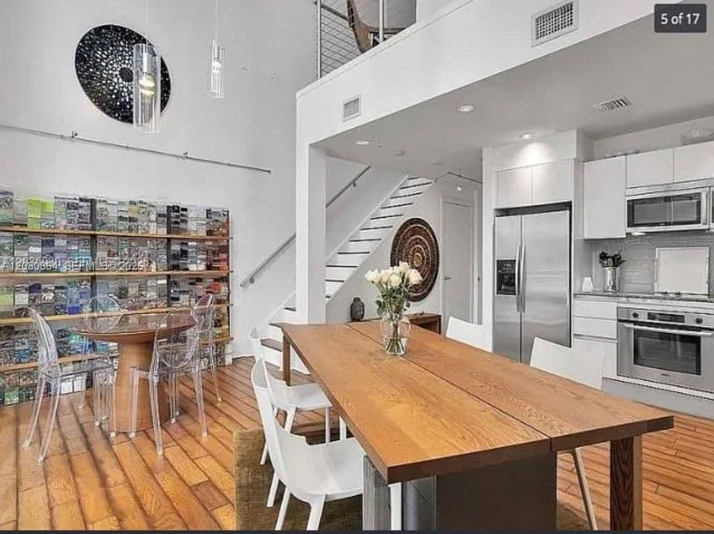 1-bedroom Condo — 1050 Brickell Ave APT 208