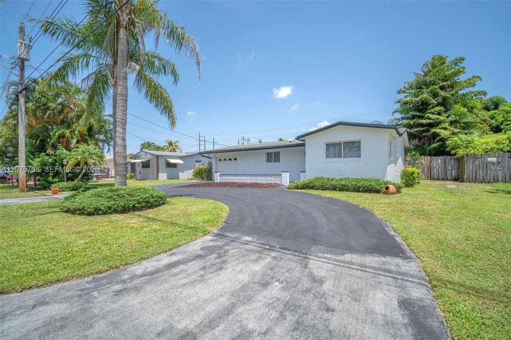 3+1 Müstakil ev — 4448 SW 37th Ave