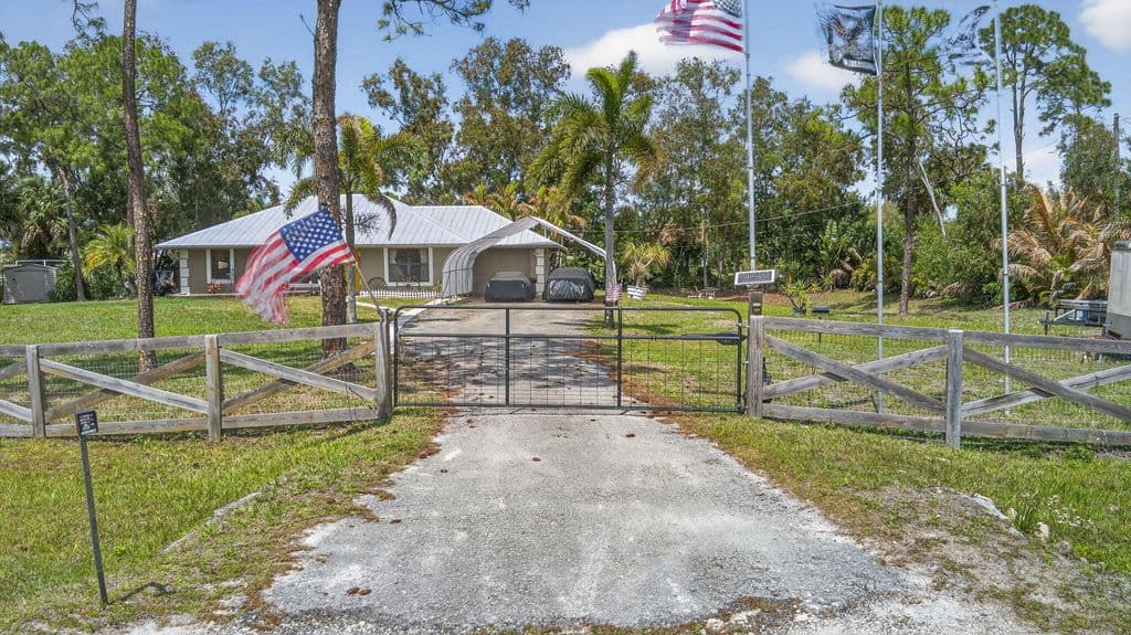 3-bedroom Single-Family Home — 17815 92nd Lane N