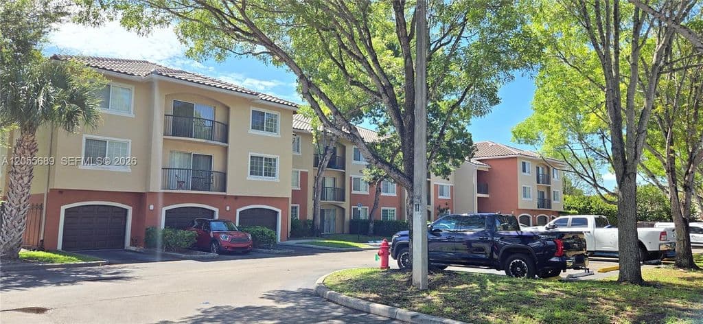 2+1 Condo — 4149 N Haverhill Rd APT 1619