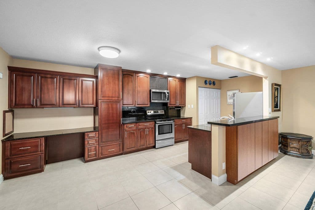 2+1 Müstakil ev — 14595 LUCY Drive