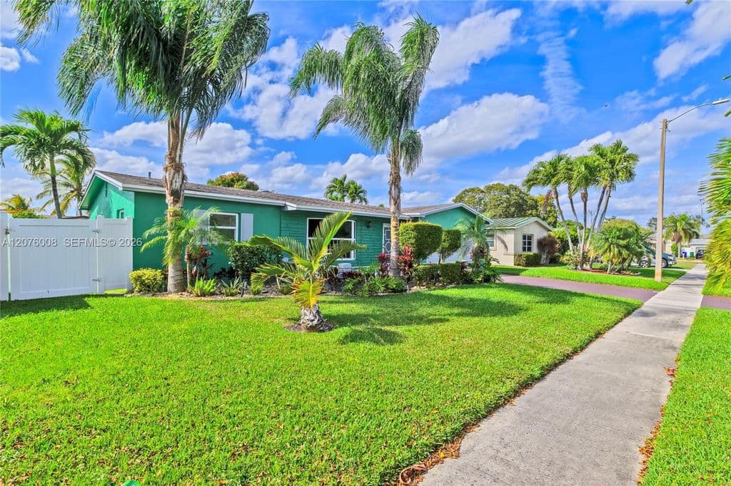 4+1 Müstakil ev — 257 NW 79th Ave
